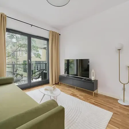Cozy With Balcony In Very Close To Main Market Square By Renters *
