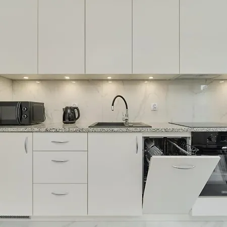 Cozy With Balcony In Very Close To Main Market Square By Renters