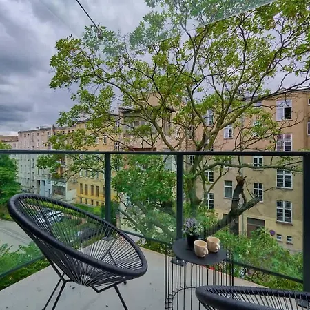 Apartmán Cozy With Balcony In Very Close To Main Market Square By Renters *