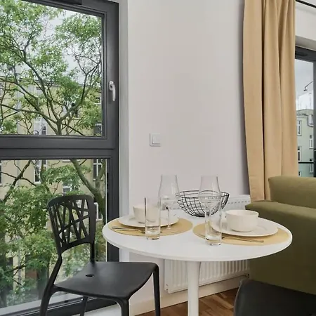 Cozy With Balcony In Very Close To Main Market Square By Renters Vratislav