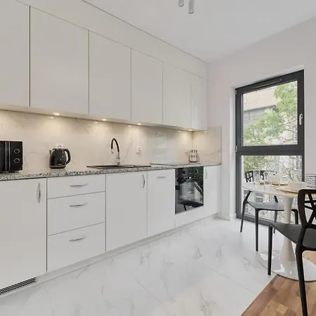 Cozy With Balcony In Very Close To Main Market Square By Renters Apartmán *